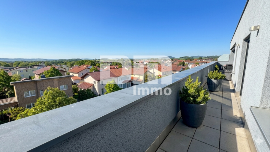 Exklusives Penthouse-Juwel mit 360 Grad Panorama-Dachterrasse in Baunatal-Großenritte - Balkon Terrasse 1 Panorama